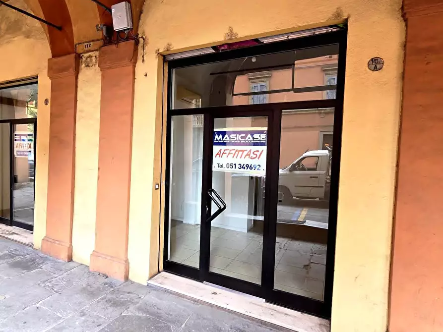 Immagine 2 di Locale commerciale in affitto  a Bologna