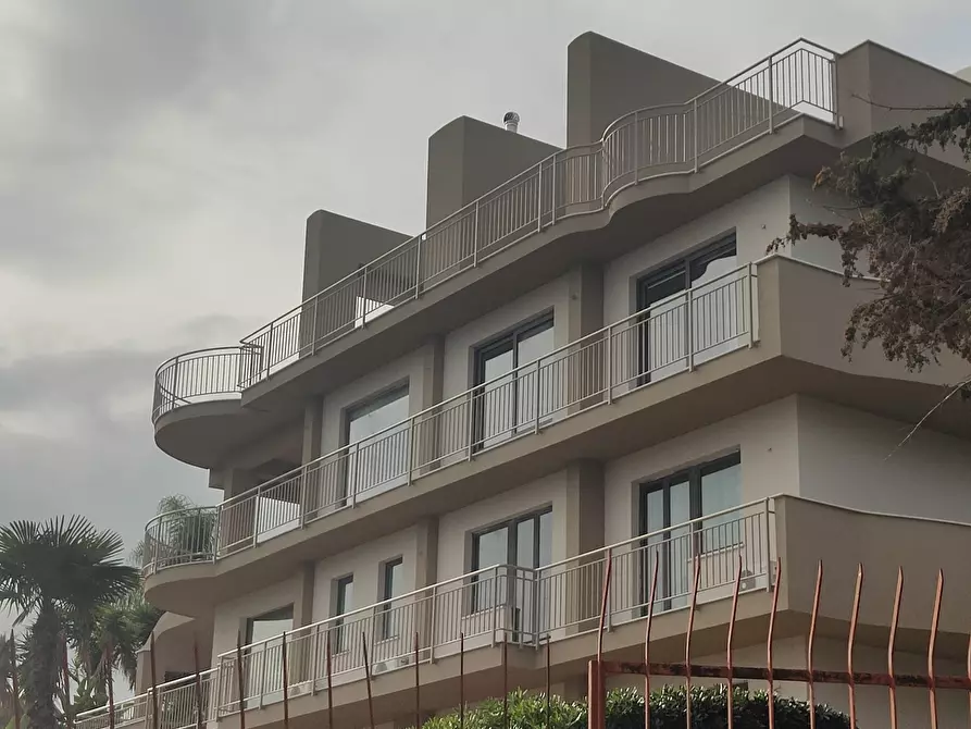 Immagine 8 di Pentalocale in vendita  a Palermo