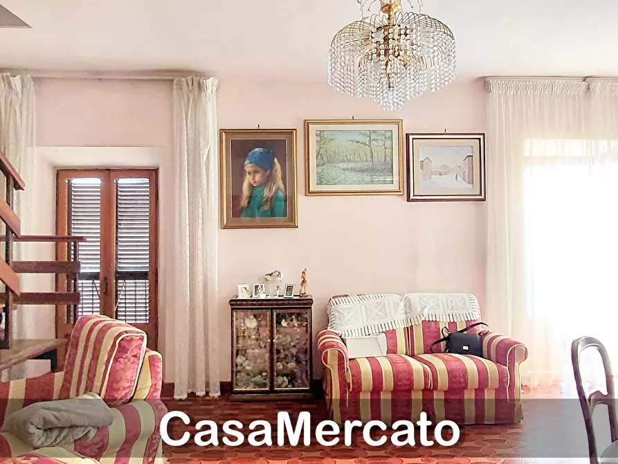 Immagine 3 di Casa indipendente in vendita  in Via Gramsci a Rocca Di Papa