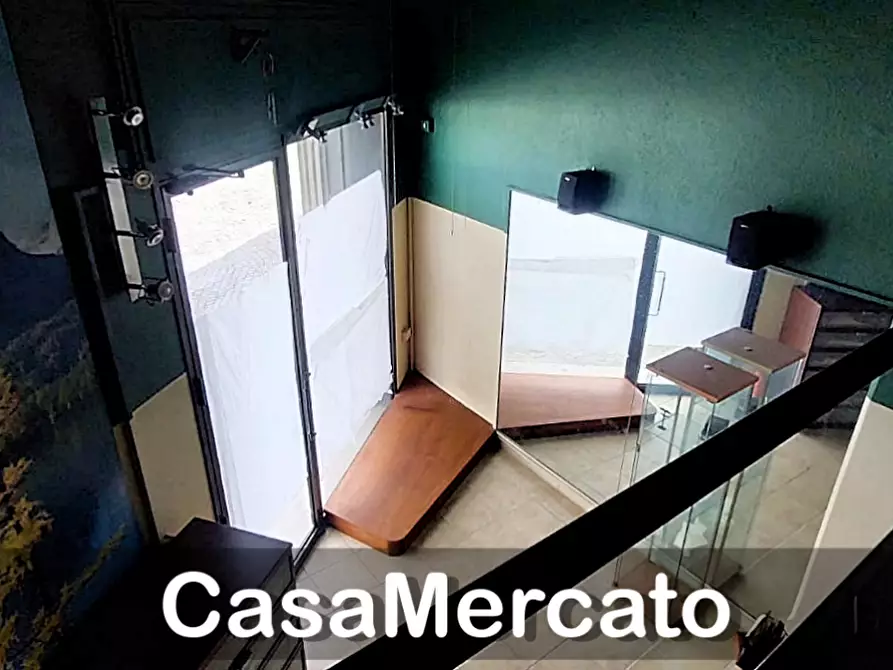 Immagine 10 di Locale commerciale in affitto  in Via Frascati a Rocca Di Papa