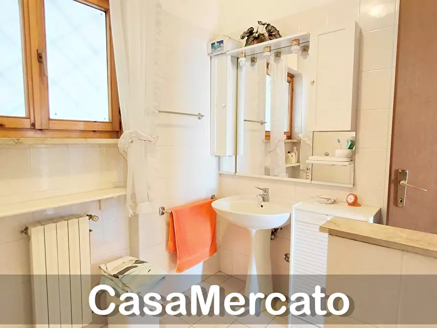 Immagine 23 di Quadrilocale in vendita  in Via Roma a Rocca Di Papa
