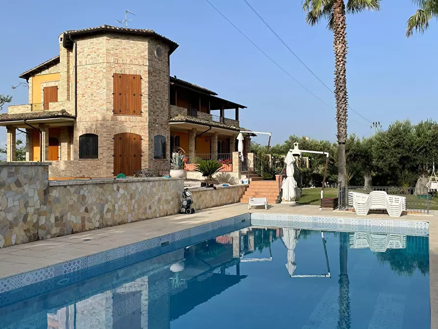 Immagine 8 di Casa indipendente in vendita  a Morro D'oro