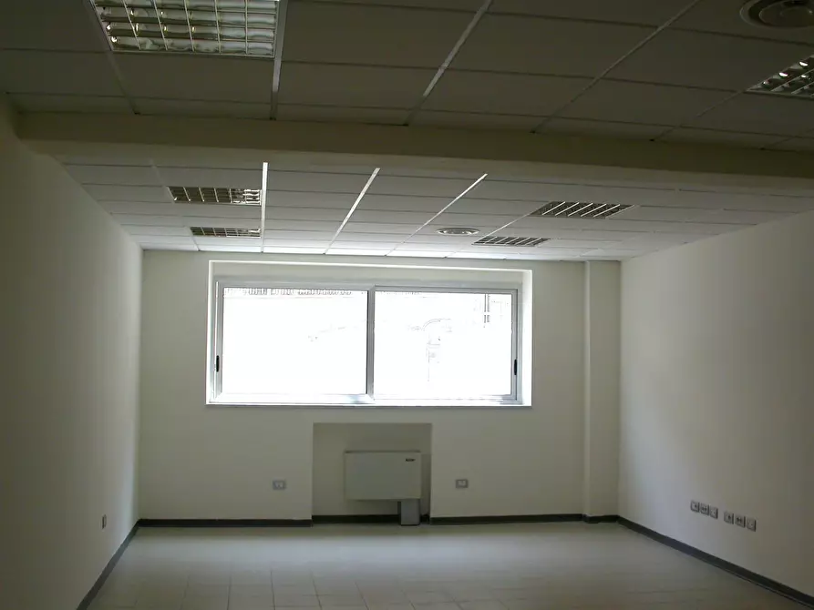 Immagine 23 di Palazzo in vendita  a Napoli