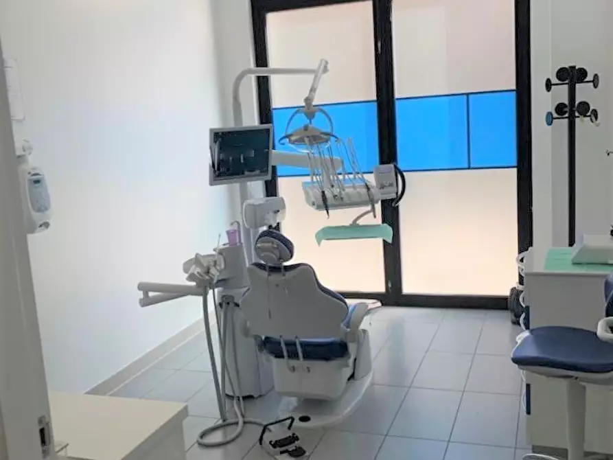 Immagine 7 di Locale commerciale in affitto  a Ascoli Piceno