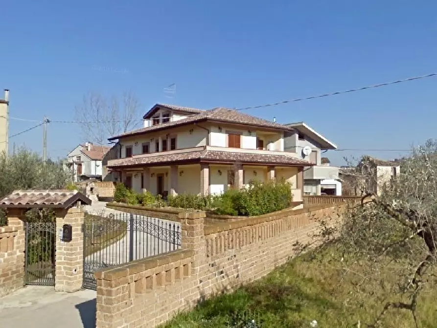 Immagine 1 di Villa in vendita  a Campli