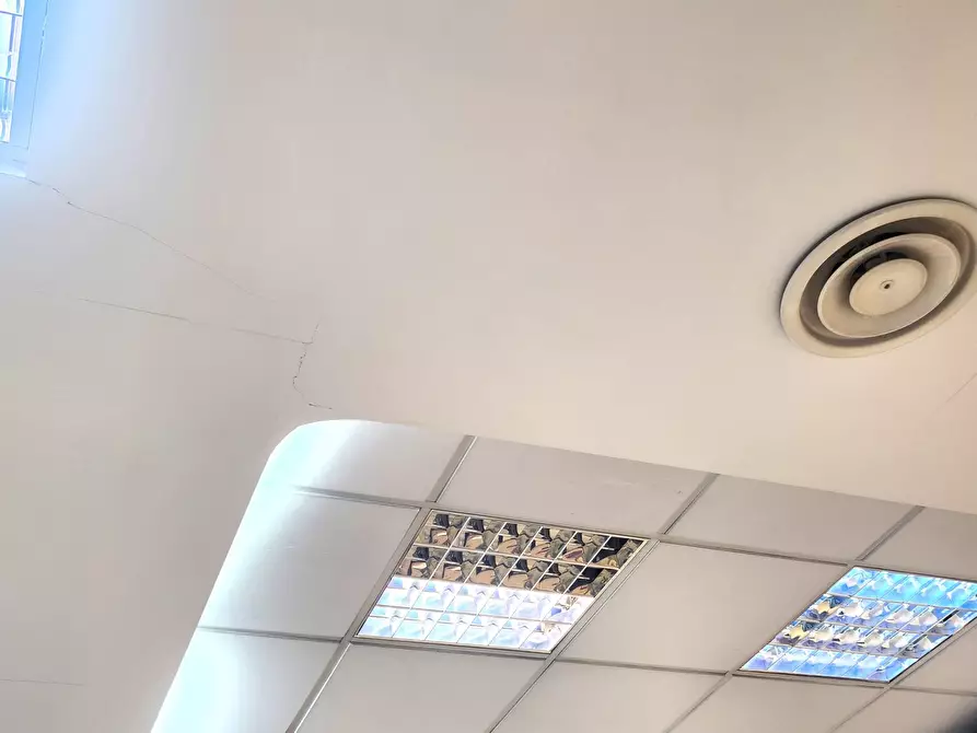 Immagine 31 di Palazzo in affitto  a Napoli