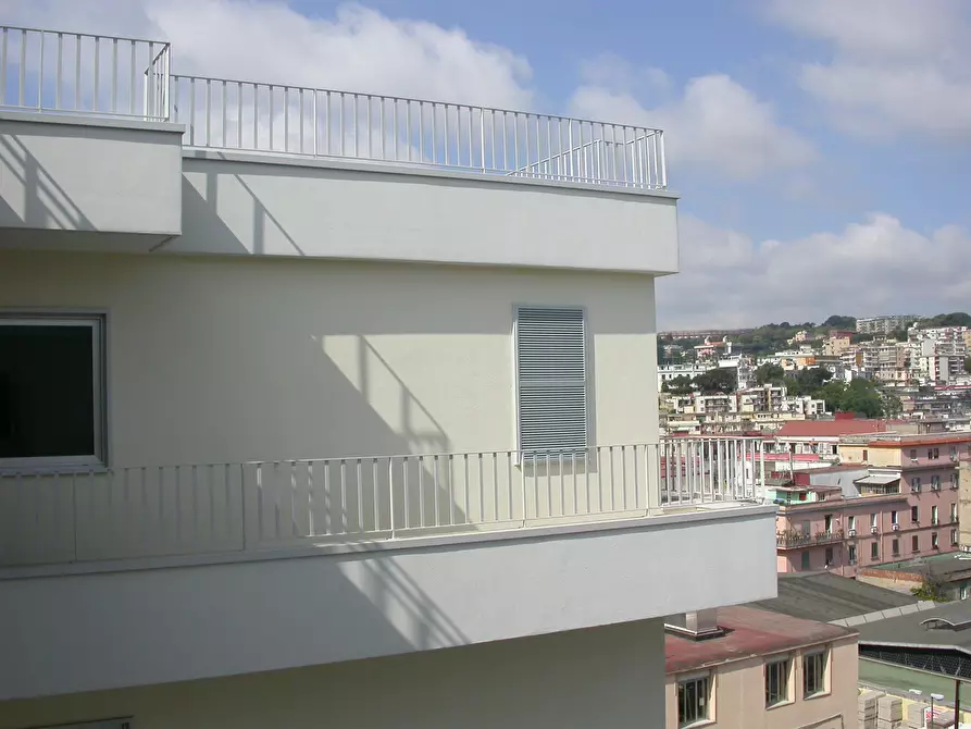 Immagine 27 di Palazzo in vendita  a Napoli