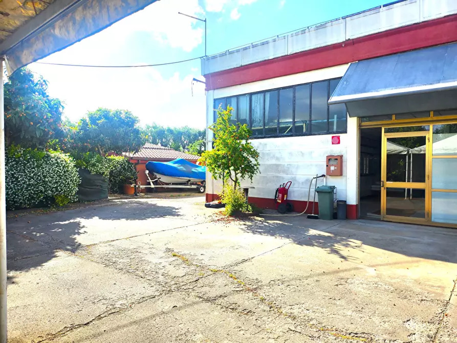 Immagine 14 di Capannone industriale in vendita  a Roma