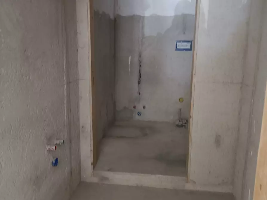 Immagine 8 di Locale commerciale in vendita  a Alba Adriatica