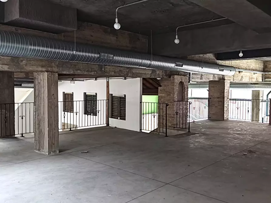 Immagine 3 di Locale commerciale in vendita  in viA CARDUCCI 101 a San Benedetto Del Tronto