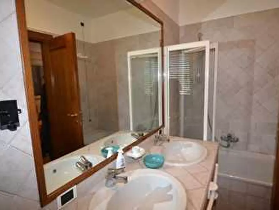 Immagine 12 di Locale commerciale in affitto  a San Benedetto Del Tronto