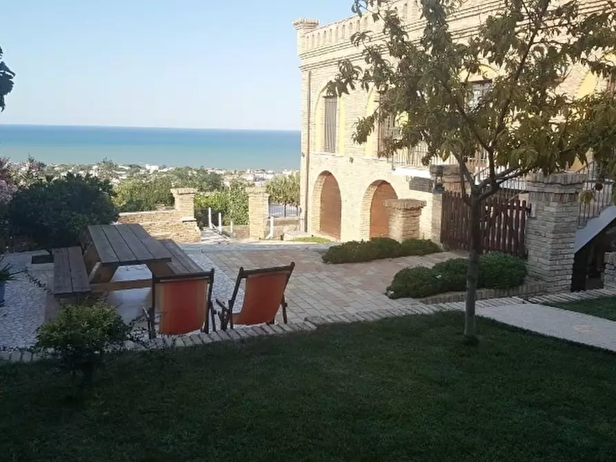 Immagine 9 di Villa in vendita  a Tortoreto