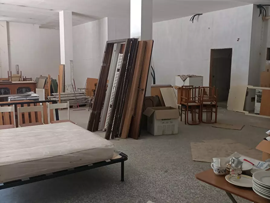 Immagine 14 di Locale commerciale in vendita  a Alba Adriatica