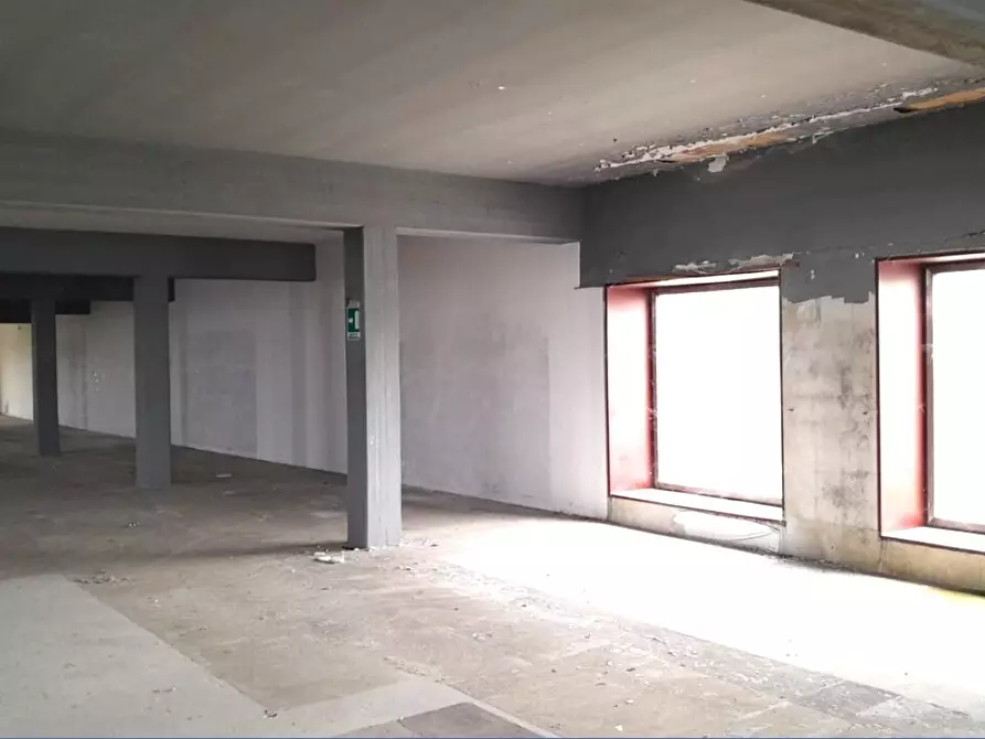 Immagine 11 di Locale commerciale in affitto  a San Benedetto Del Tronto
