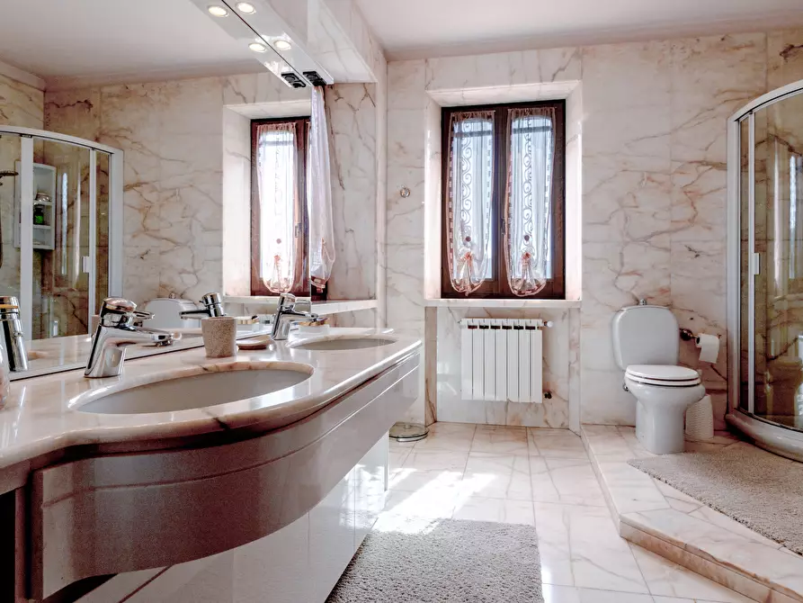 Immagine 56 di Casa indipendente in vendita  a Sarzana