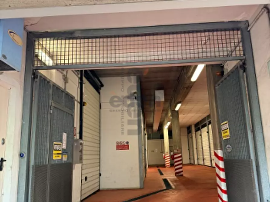 Immagine 10 di Garage in vendita  in Viale A. Tassoni 4 a Modena