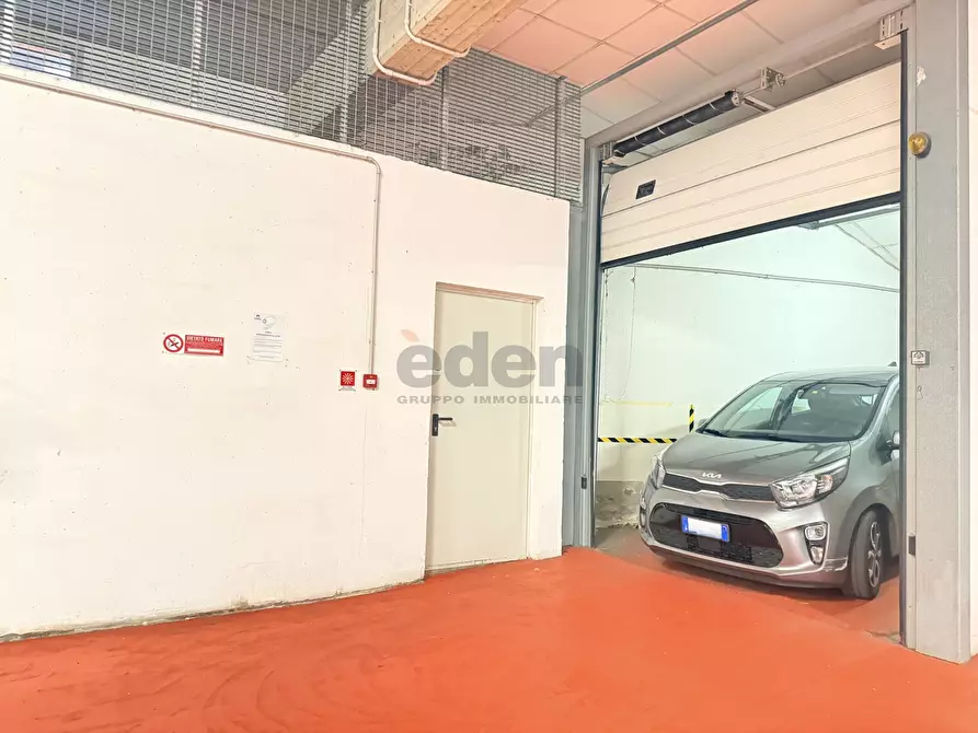 Immagine 11 di Garage in vendita  in Viale A. Tassoni 4 a Modena