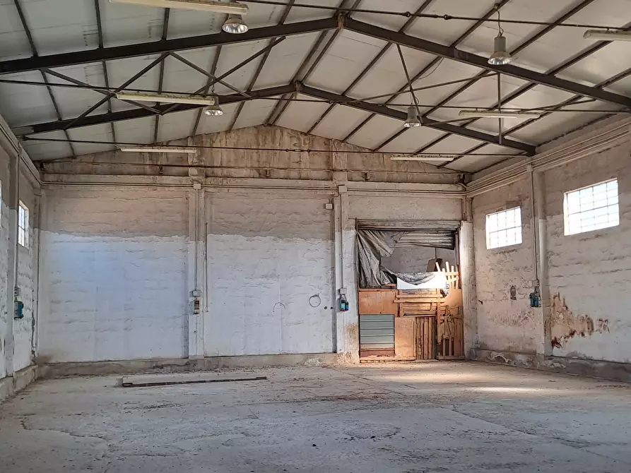 Immagine 7 di Attività artigianale in vendita  a Selargius