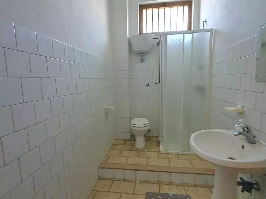 Immagine 16 di Locale commerciale in vendita  a Senorbì