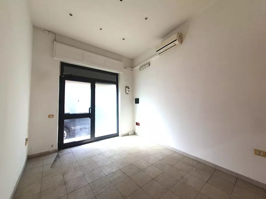 Immagine 11 di Locale commerciale in vendita  a Monserrato