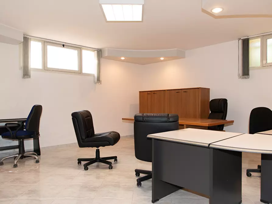 Immagine 12 di Ufficio in vendita  a Cagliari