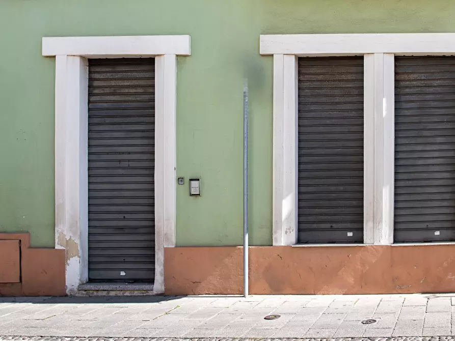 Immagine 2 di Locale commerciale in vendita  a Quartu Sant'elena