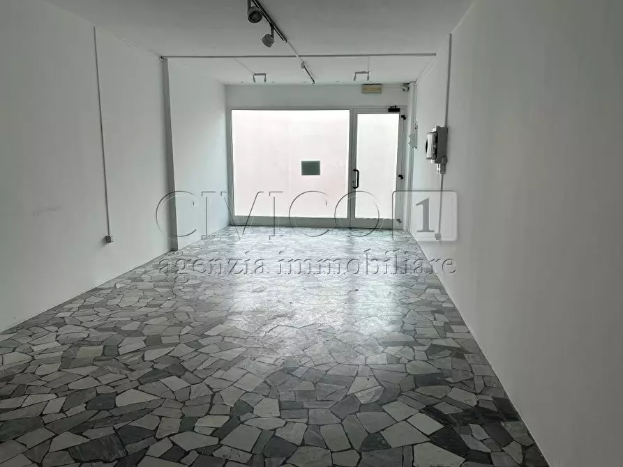 Immagine 15 di Locale commerciale in affitto  in Via Riviera 63 a Nanto