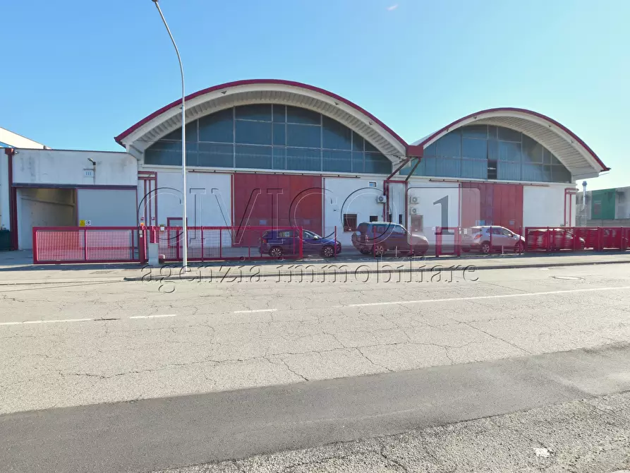 Immagine 5 di Attività artigianale in affitto  in Via Meucci a Rubano