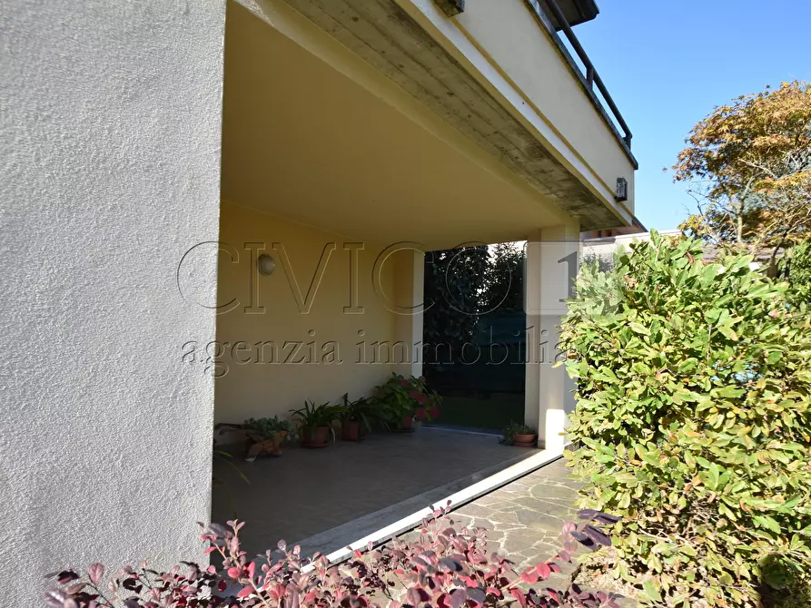 Immagine 13 di Villa in vendita  in Via Fiume 1 a Torri Di Quartesolo