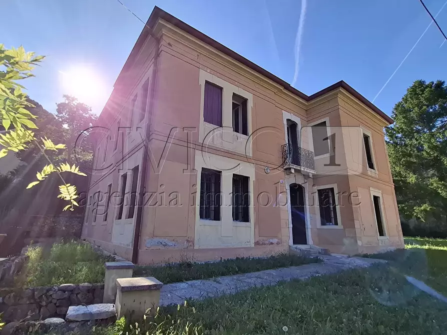 Immagine 3 di Villa in vendita  in Viale Scalabrini a Bassano Del Grappa