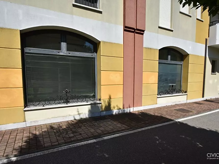 Immagine 12 di Locale commerciale in affitto  in Via A. Fogazzaro a Camisano Vicentino