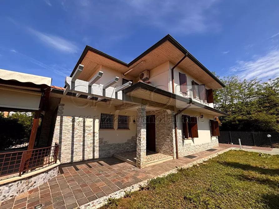 Immagine 2 di Casa bifamiliare in vendita  in via dei Fanti 164 a Torri Di Quartesolo