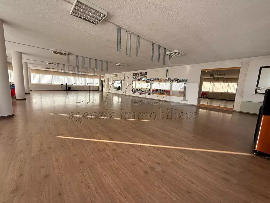 Immagine 2 di Locale commerciale in affitto  in Via Italia Unita 1 a Torri Di Quartesolo