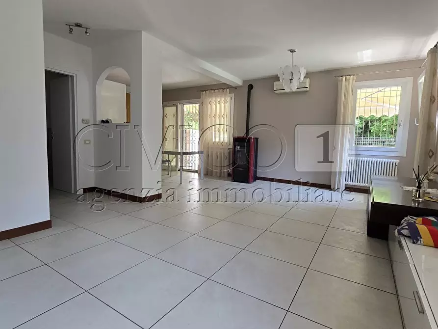 Immagine 6 di Casa bifamiliare in vendita  in via dei Fanti 164 a Torri Di Quartesolo