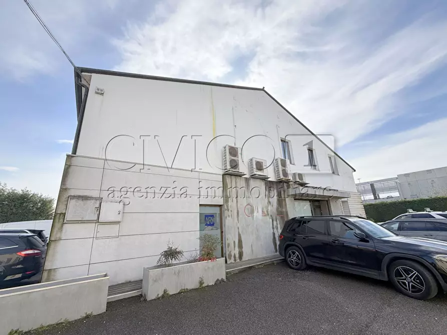 Immagine 1 di Laboratorio in affitto  in Via Italia Unita 1 a Torri Di Quartesolo