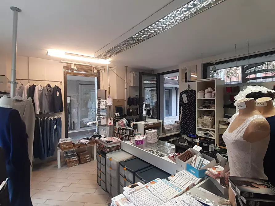 Immagine 2 di Attività commerciale in vendita  in Largo Guido Camussi a Gallarate
