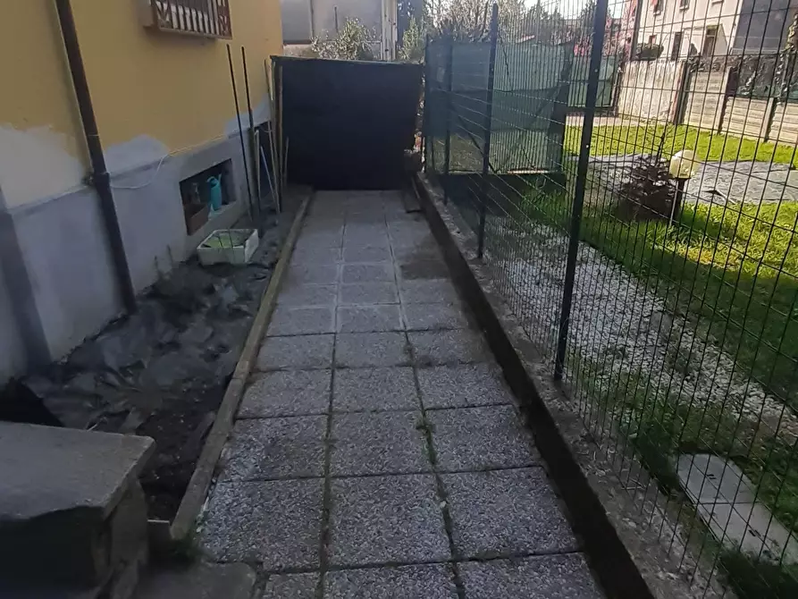 Immagine 11 di Trilocale in vendita  in Via Duca D'Aosta 10 a Somma Lombardo
