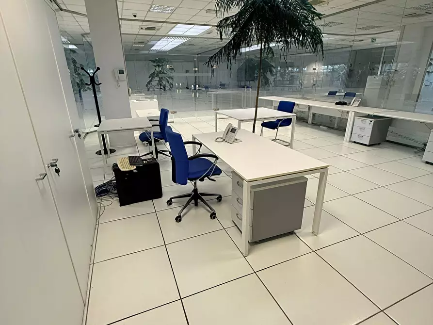 Immagine 8 di Ufficio in affitto  in Via Sempione 30 a Vergiate