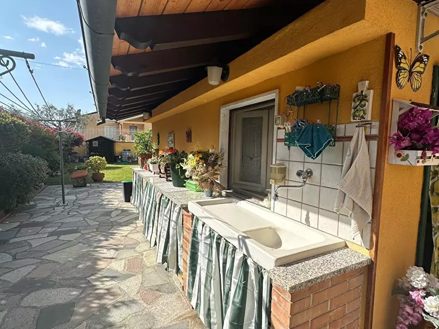 Immagine 39 di Villa in vendita  in Via della Resistenza 38 a Castelnuovo Magra