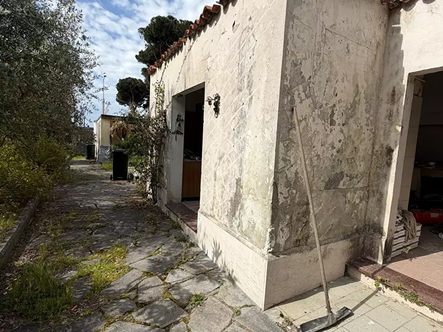 Immagine 11 di Villa in vendita  in Via Firenze 48 a Carrara