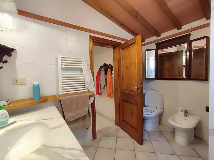 Immagine 31 di Terratetto in vendita  in Strada Statale 1 61 a Ortonovo