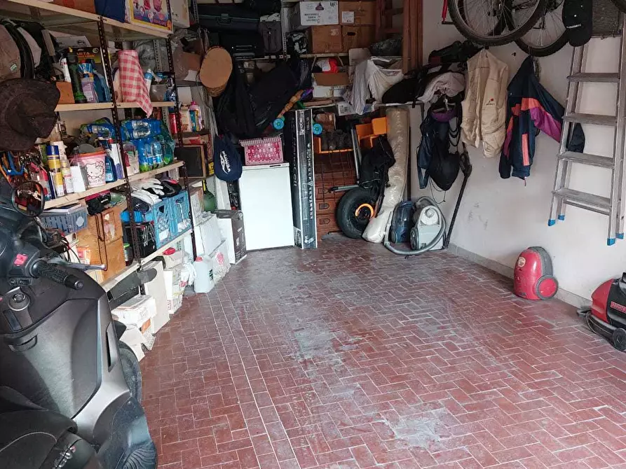 Immagine 17 di Appartamento in vendita  in Viale XX Settembre 120 a Carrara