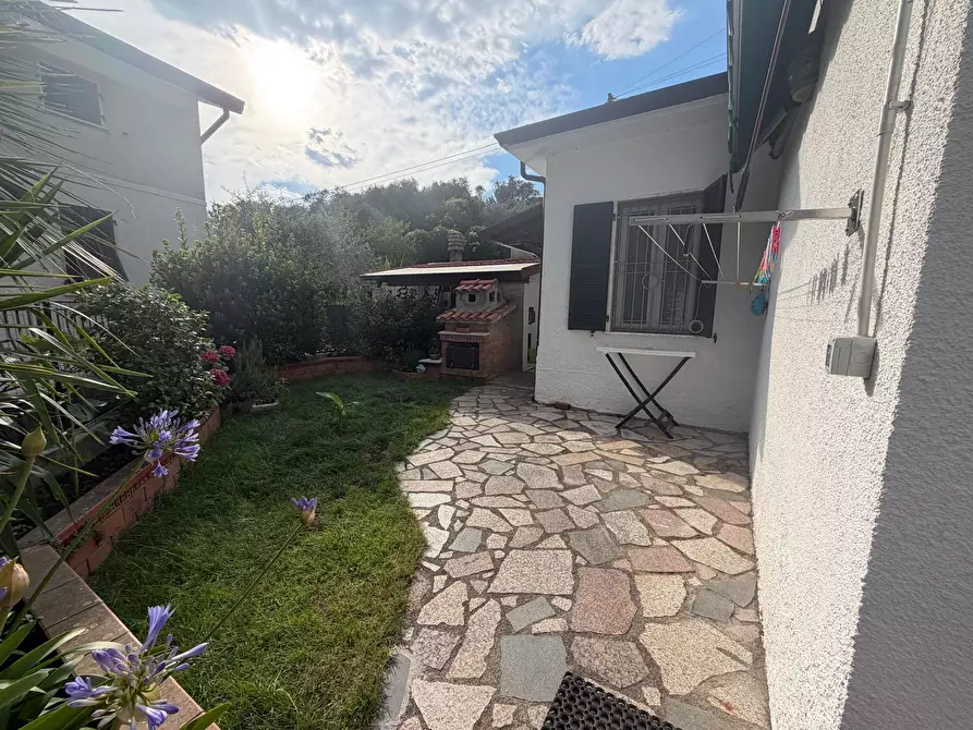 Immagine 21 di Terratetto in vendita  in Via Serravalle a Ortonovo