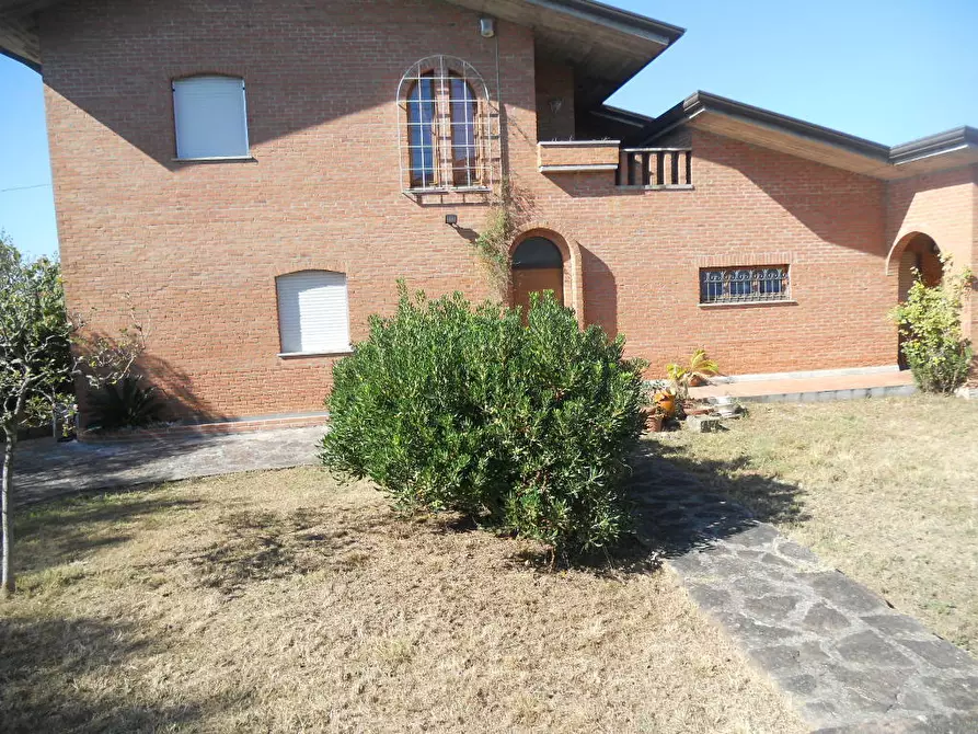Immagine 35 di Villa in vendita  in Via Luni 36 a Ortonovo