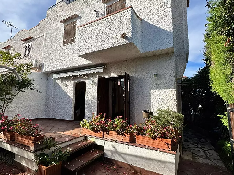 Immagine 2 di Casa bifamiliare in vendita  in via calypso a San Felice Circeo