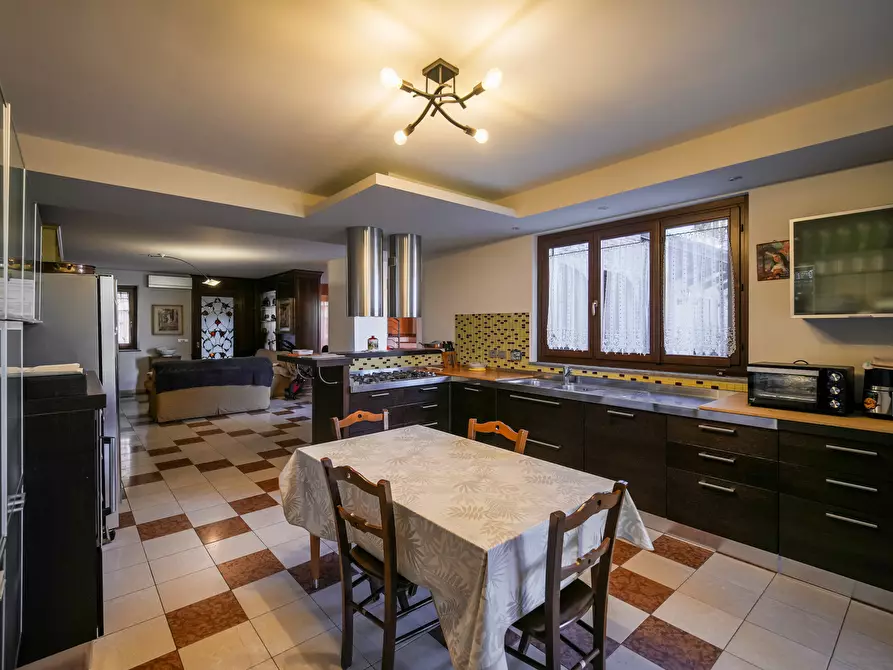 Immagine 10 di Rustico / casale in vendita  in Via Martiri della Libertà 28A a Beinasco