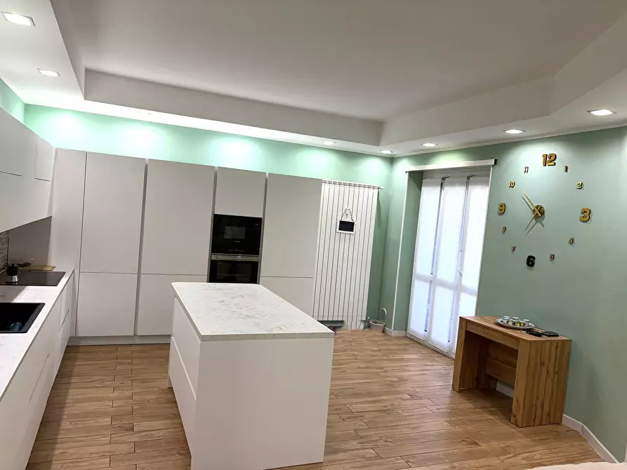 Immagine 1 di Quadrilocale in vendita  in Piazza Kennedy 17 a Beinasco