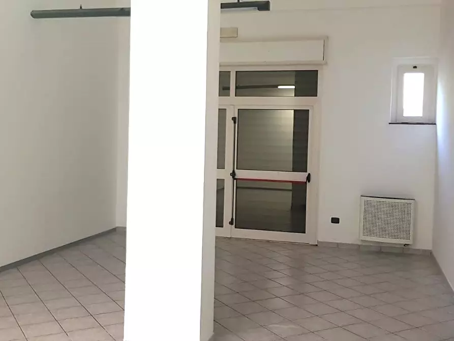 Immagine 5 di Laboratorio in vendita  a Castorano