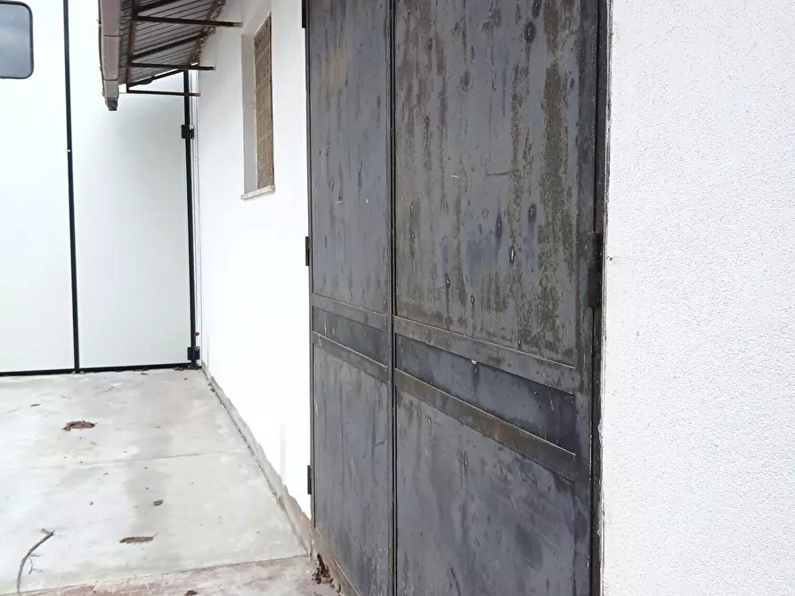 Immagine 8 di Capannone industriale in affitto  a Roma