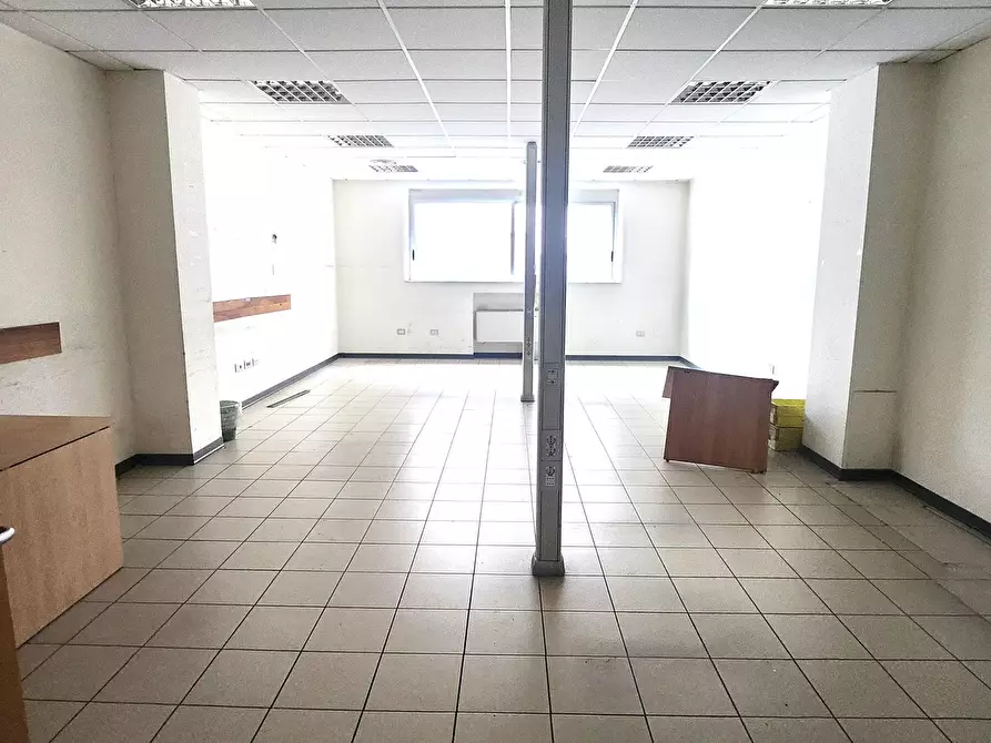 Immagine 13 di Palazzo in affitto  a Napoli